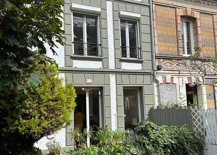 Le Muguet - - Proche *